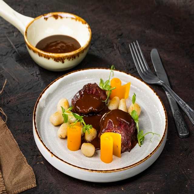 Policzki wieprzowe z czekoladową nutą z gnocchi Policzki wieprzowe z czekoladową nutą z gnocchi